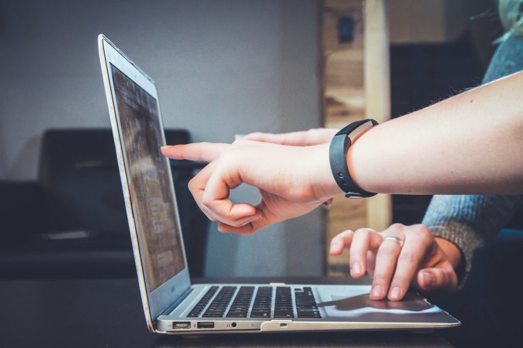 Potenciar el comercio digitalmente a través de contratos electrónicos